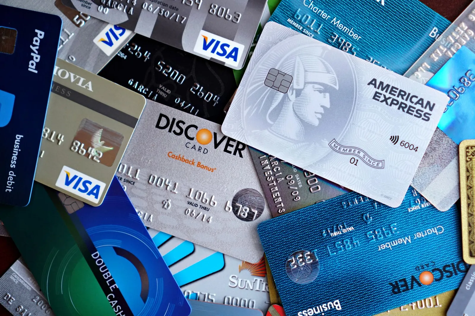 Visual representation of debt moving from high-interest to 0% APR card