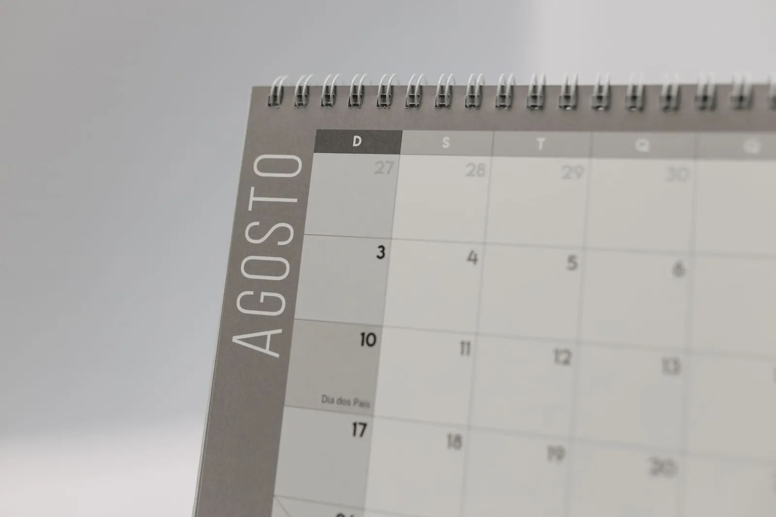 Calendar marking end of 0% promotional period next to card statement showing standard APR