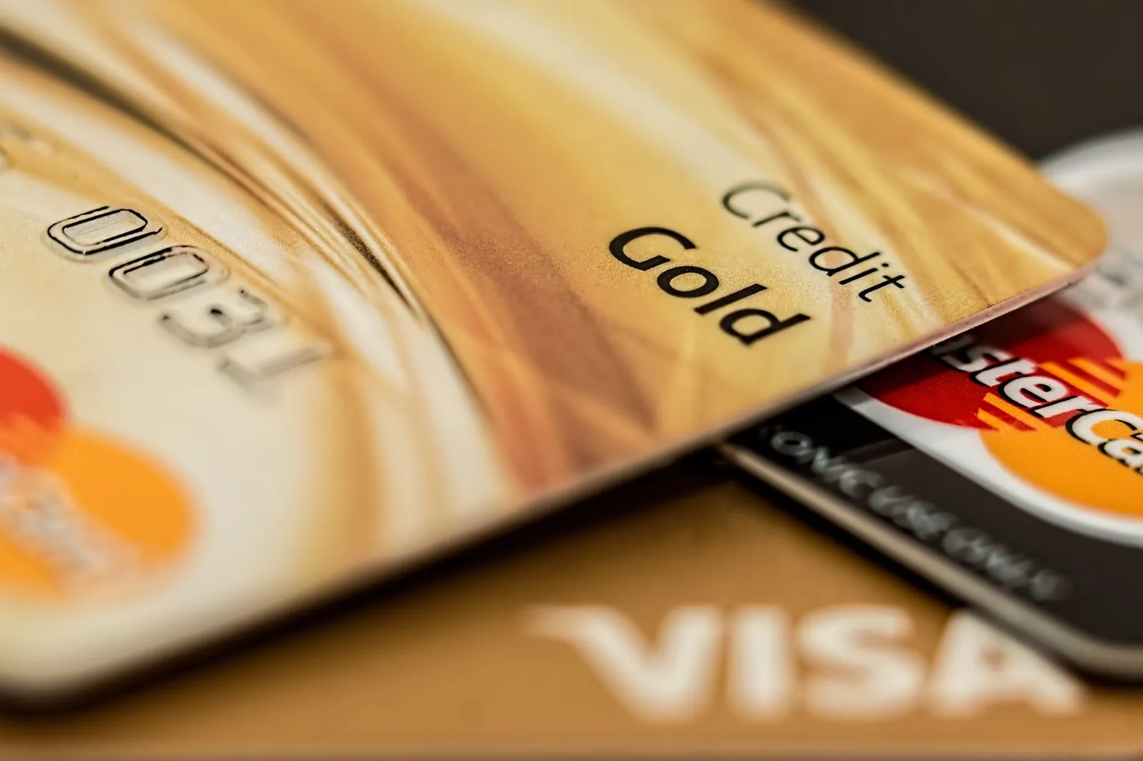 Secured vs Unsecured Credit Cards: Which Should You Get?